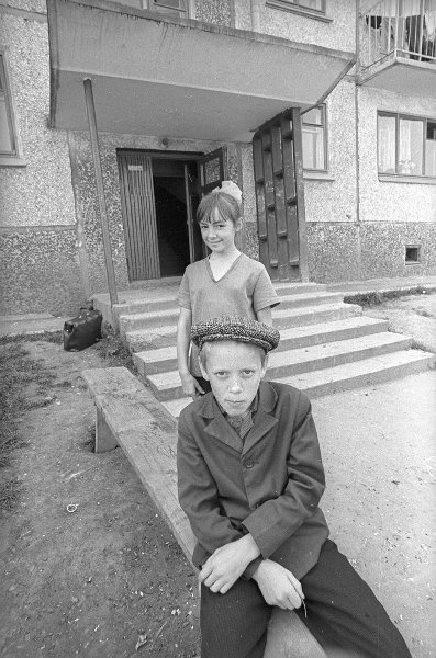 У подъезда, 1970-е