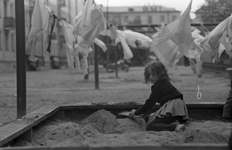 В песочнице, 1973 год, Архангельская обл., с. Яренск