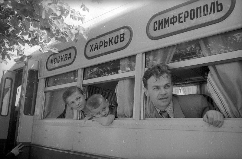 Автобус «Москва - Харьков - Симферополь», 1950-е. Выставка «Когда мы ездили без масок» с этой фотографией.&nbsp;