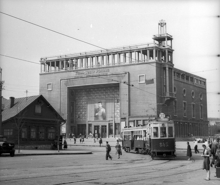 Кинотеатр «Родина» у станции метро «Семеновская», 1945 - 1949, г. Москва