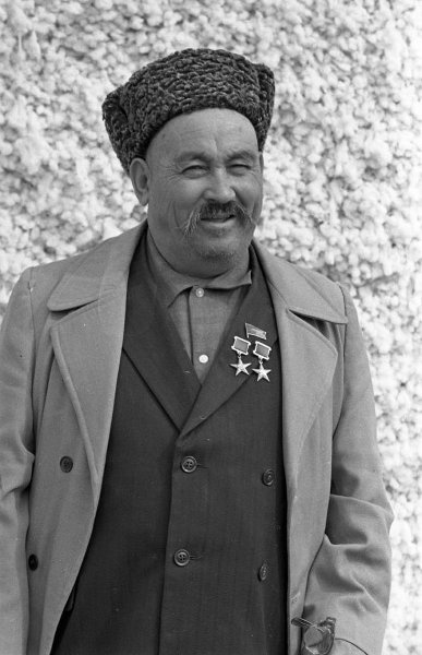 Оразгельды Эрсарыев – дважды Герой Социалистического Труда, председатель колхоза им. Тельмана Ленинского района Ташаузской области Туркменской ССР, 1965 год, Туркменская ССР, Ташаузская обл., колхоз им. Тельмана