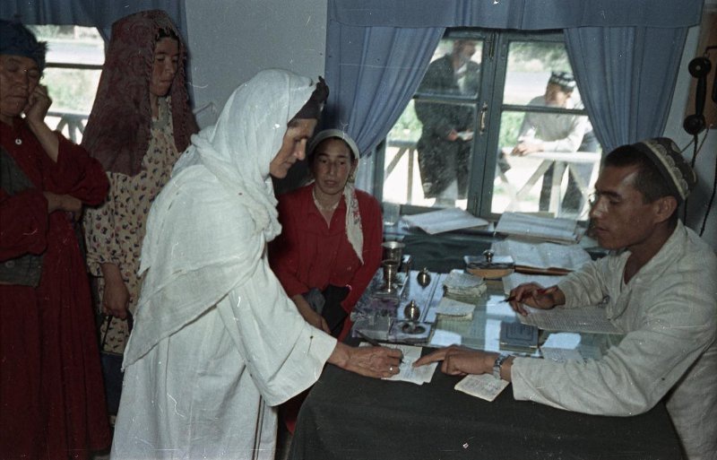 Прием населения в местном исполкоме, 1958 год, Таджикская ССР