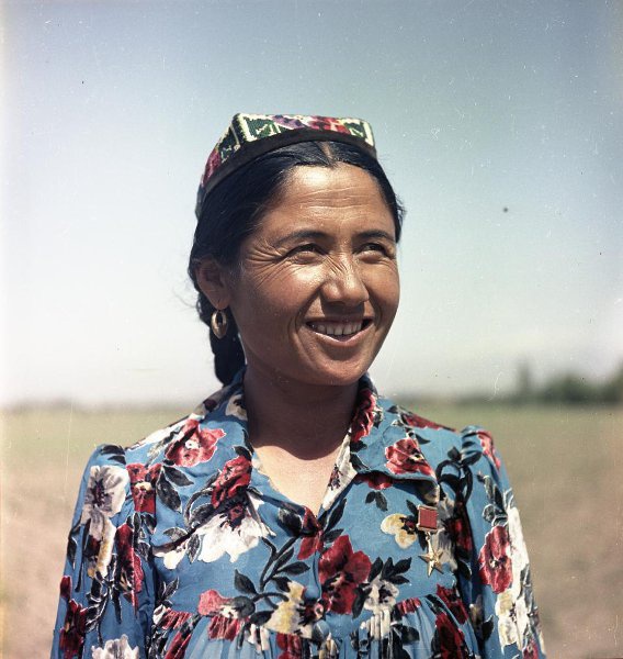 Портрет колхозницы, 1958 год, Таджикская ССР, Сталинабадская обл., с. Гулистан