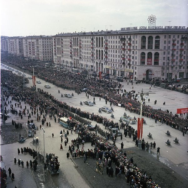 Ленинский проспект. Москва встречает первого космонавта Юрия Гагарина, 14 апреля 1961, г. Москва