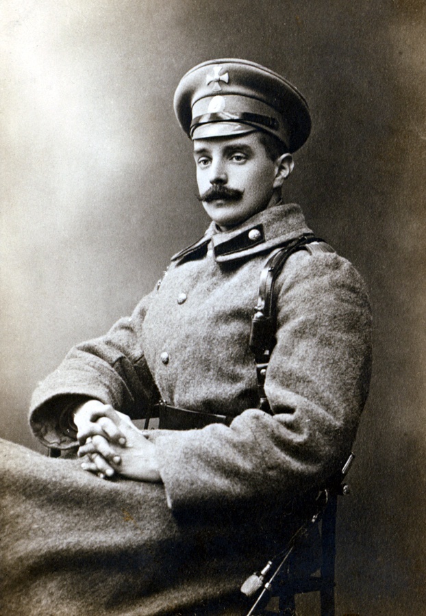 Дмитрий Дмитриевич Руднев, 1 октября 1914 - 1 января 1918. Географ Дмитрий Дмитриевич Руднев во время Первой мировой войны. В 1913 году начал кругосветное путешествие, которое прервал из-за начала Первой мировой войны. Исследователь Севера. Оригинал фото был передан в Отдел истории геологии Геологического института АН СССР.