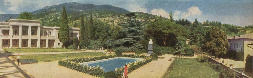 «Отсюда начинается путешествие по Никитскому ботаническому саду», сентябрь 1962, Крымская обл., г. Ялта. Выставка «Никитский ботанический сад» с этой фотографией.&nbsp;