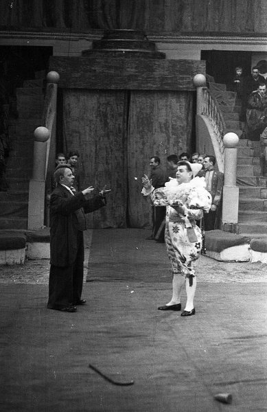 Күйеуінің артындағы әйелдің порносын көріңіз