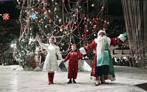 Елка во Дворце спорта Центрального стадиона имени В. И. Ленина, 1 декабря 1956 - 31 января 1957, г. Москва. Видео «С Новым годом, Россия!» с этой фотографией.