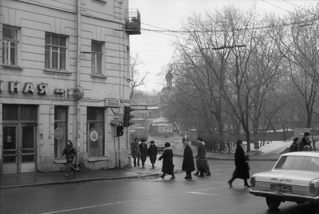 Московские дома и улицы 80-х годов, март - апрель 1985, г. Москва. Выставка «По счетчику» с этой фотографией.