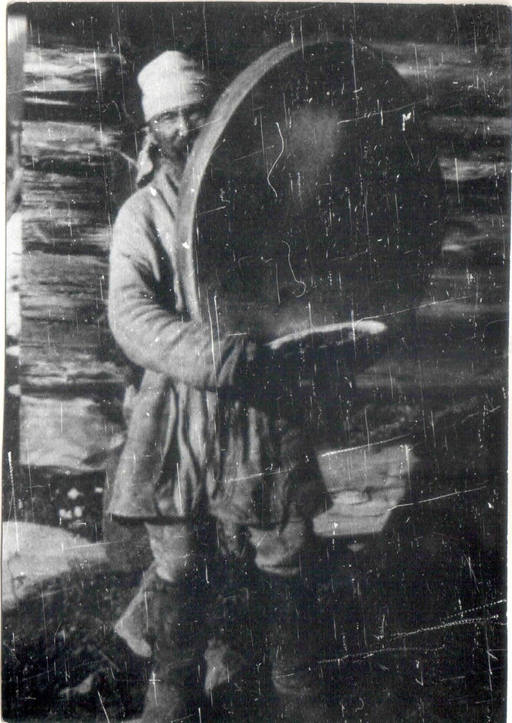 Шорский шаман, 1930 - 1940. Выставка «Говорящие с духами: шорские шаманы» с этой фотографией.