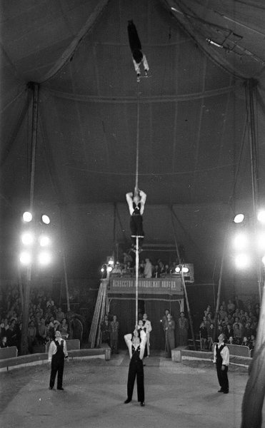 Цирк. Акробаты-эквилибристы с першами Французовы, 1959 год, г. Москва