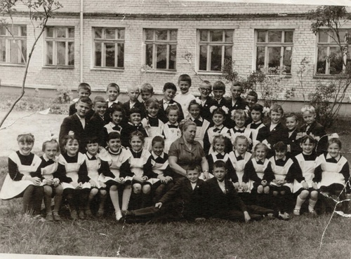 1 класс, школа № 11. Учитель Евдокия Захаровна Васильчикова, 1 сентября 1967, г. Свердловск