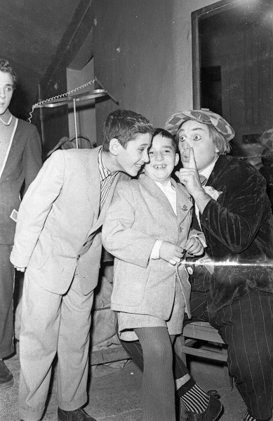 Олег Попов за кулисами цирка, 1960-е