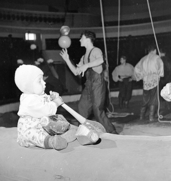 Фото "Репетиция в цирке", 1957 - 1959 - История России в фотографиях
