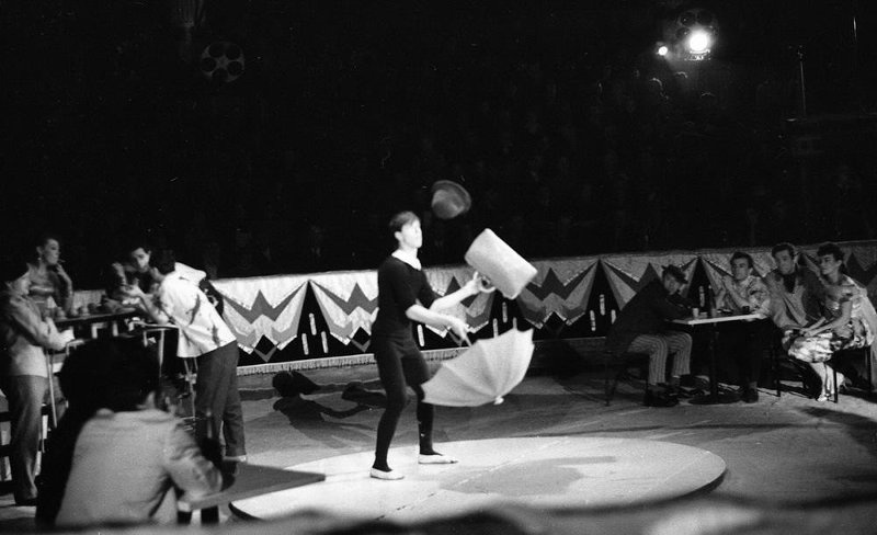 Фото "Московский цирк на Цветном бульваре. Жонглер Борис Амарантов ...