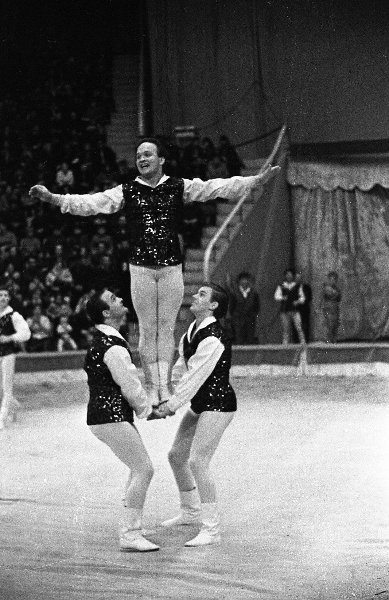 Цирк. Акробаты-вольтижеры на лошадях Запашные, 1967 - 1969, Азербайджанская ССР, г. Баку