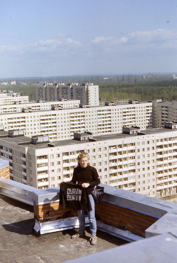 Крыши Ржевки, 1988 год, г. Ленинград. Выставка «Рок-н-ролл мертв, а мы еще нет» с этой фотографией.&nbsp;