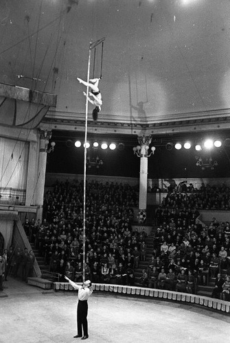 Фото "Московский цирк на Цветном бульваре. Эквилибристы на першах Роза ...