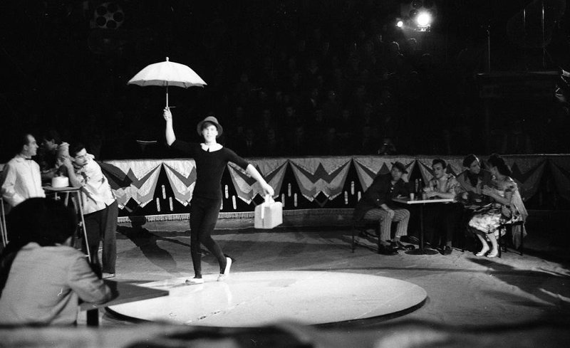 Фото "Московский цирк на Цветном бульваре. Жонглер Борис Амарантов ...