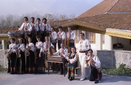 Фото "Молдавский ансамбль народной музыки и танца «Флуераш»", 1985 ...