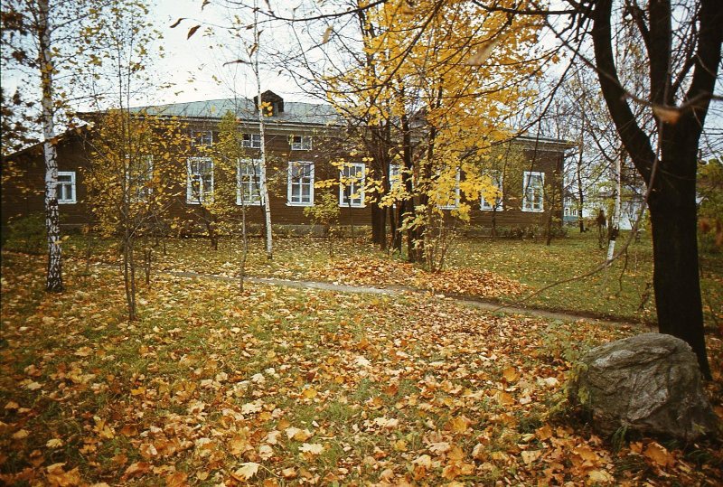 Деревянный усадебный дом, 1988 - 1993, Тверская обл.. Выставка «Золотой октябрь» с этой фотографией.