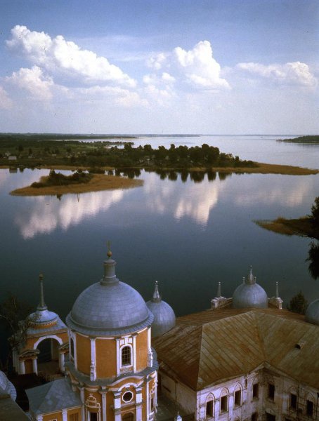 Нило-Столобенская пустынь. Вид на озеро Селигер, 1991 - 1995, г. Осташков