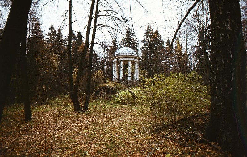 Ротонда в парке, 1988 - 1993, Тверская обл.. Выставка «Золотой октябрь» с этой фотографией.