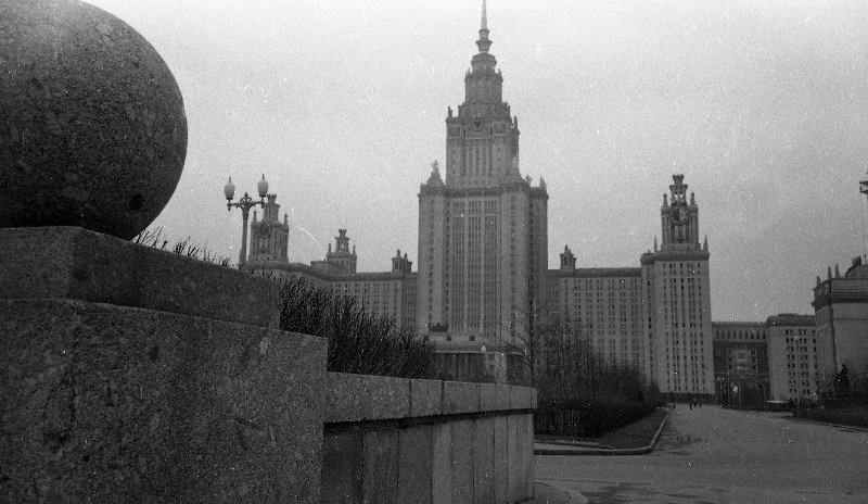 Вид на главное здание МГУ, 1961 год, г. Москва