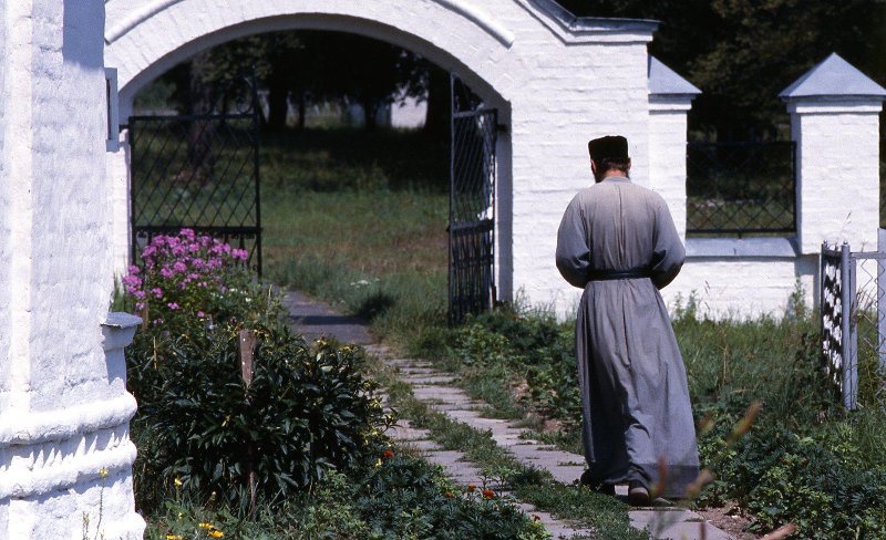 Монах, 1999 год, г. Углич. Выставка «Монахи» с этой фотографией.