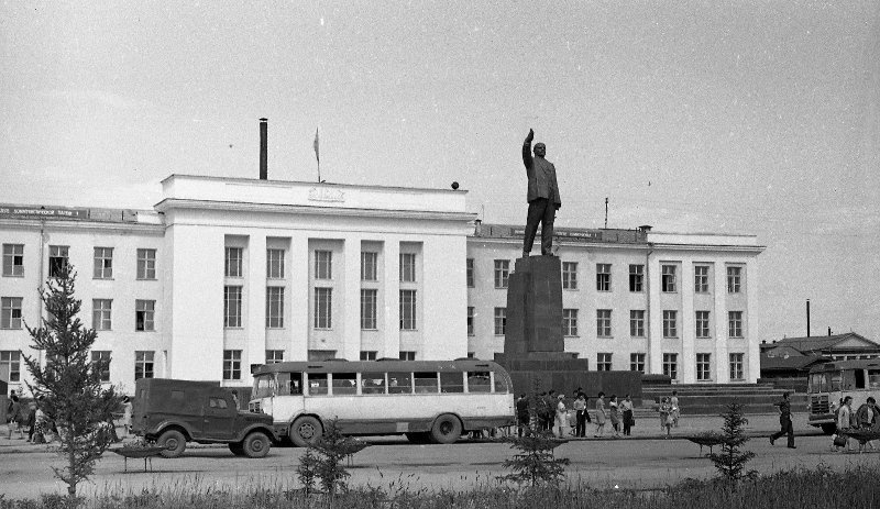 Главная площадь Якутска, 1965 - 1975, Якутская АССР, г. Якутск. Выставка «Саха» с этой фотографией.&nbsp;