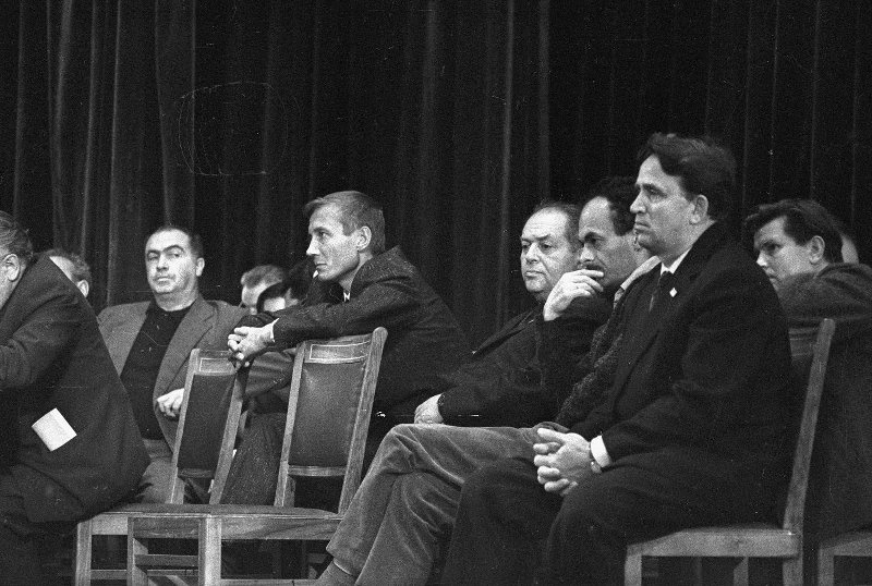 Евгений Евтушенко, А. Вишняков, Булат Окуджава, Виктор Боков в президиуме, 1965 год, г. Москва