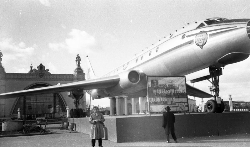 Самолет ТУ на ВДНХ, 1961 год, г. Москва