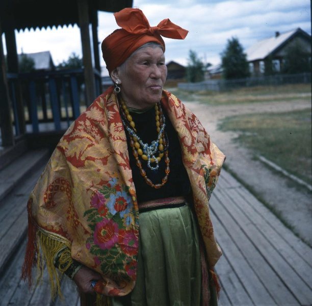 Женщина в народном костюме, 1990 год, Архангельская обл., с. Койнас