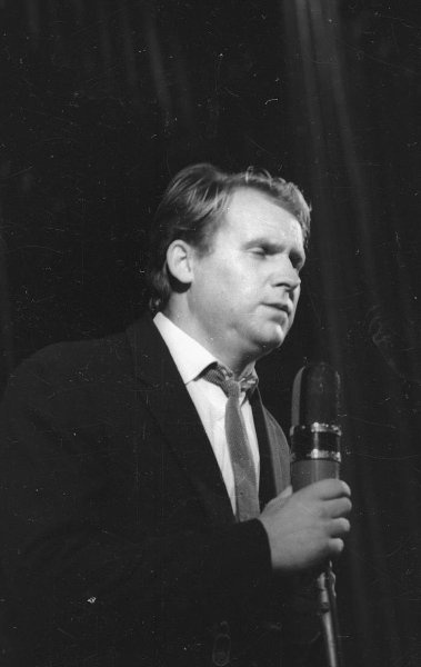 Выступление, 1965 год, г. Москва. Предположительно, украинский писатель Иван Чендей.