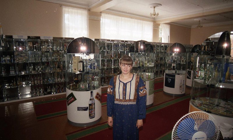В музее «Русская водка», 1999 год, г. Углич