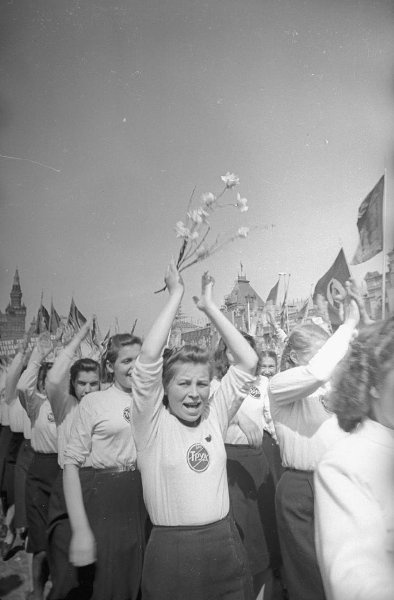 Колонна спортсменок общества «Труд» на Красной площади, 1 мая 1949, г. Москва