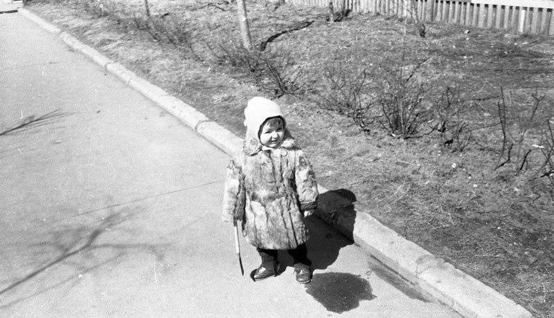 Девочка в шубке на улице, 1961 год, г. Москва