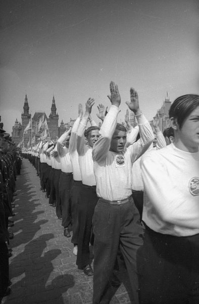 Колонна спортсменов общества «Труд» на Красной площади, 1 мая 1949, г. Москва