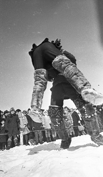 Праздник. Борьба, февраль 1968, Сахалинская обл., пгт. Ноглики. Выставка «Поединок с холодной головой» с этой фотографией.