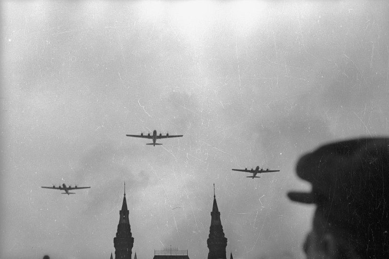 Над Красной площадью, 1940-е, г. Москва