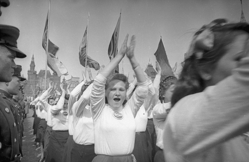 Колонна спортсменок общества «Труд» на Красной площади, 1 мая 1949, г. Москва