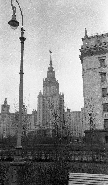Вид на главное здание МГУ, 1961 год, г. Москва