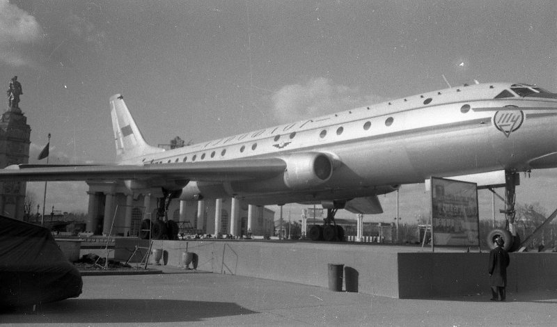 Самолет ТУ на ВДНХ, 1961 год, г. Москва