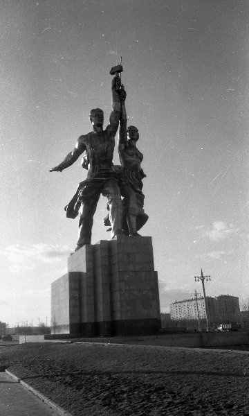 Памятник 1961 года. Памятник 1961 года. Город рустави кинотеатр руставели. Памятник 1961 года. Памятник адмиралу грейгу в николаеве.