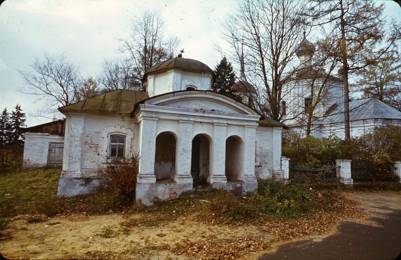 Церковь Воскресения Христова, 1990 - 1993, Тверская обл., Торжокский р-н, с. Прутня