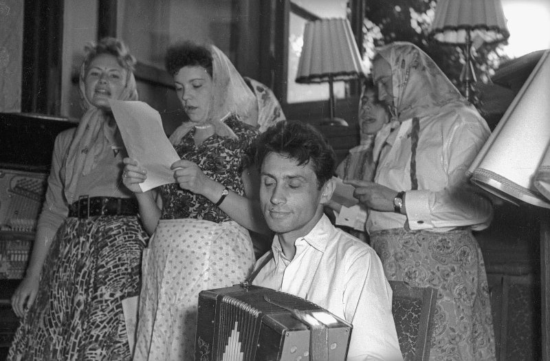 Римма Казакова, Николай Старшинов, Михаил Луконин, 1960 год, г. Москва. Предположительно, снято в Москве.
