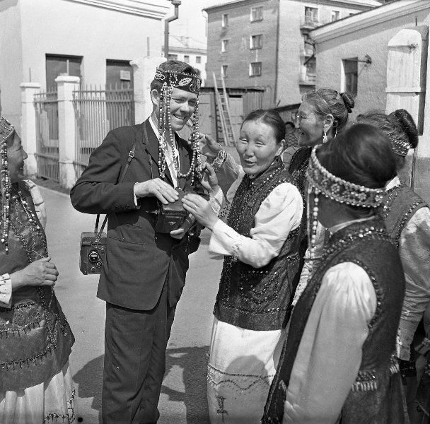 На национальном празднике в Якутске, июнь 1968, Якутская АССР, г. Якутск. Выставка «Саха» с этой фотографией.&nbsp;