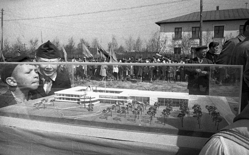 Закладка дворца пионеров, 19 мая 1964, о. Сахалин, г. Южно-Сахалинск. Выставка «Жизнь на острове Сахалин глазами Юрия Садовникова» с этой фотографией.&nbsp;
