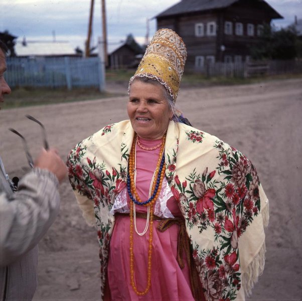 Женщина в народном костюме, 1990 год, Архангельская обл., с. Койнас