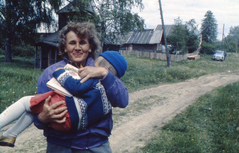 Женщина с мальчиком, 1988 - 1993, Тверская обл., Старицкий р-н, дер. Малинники